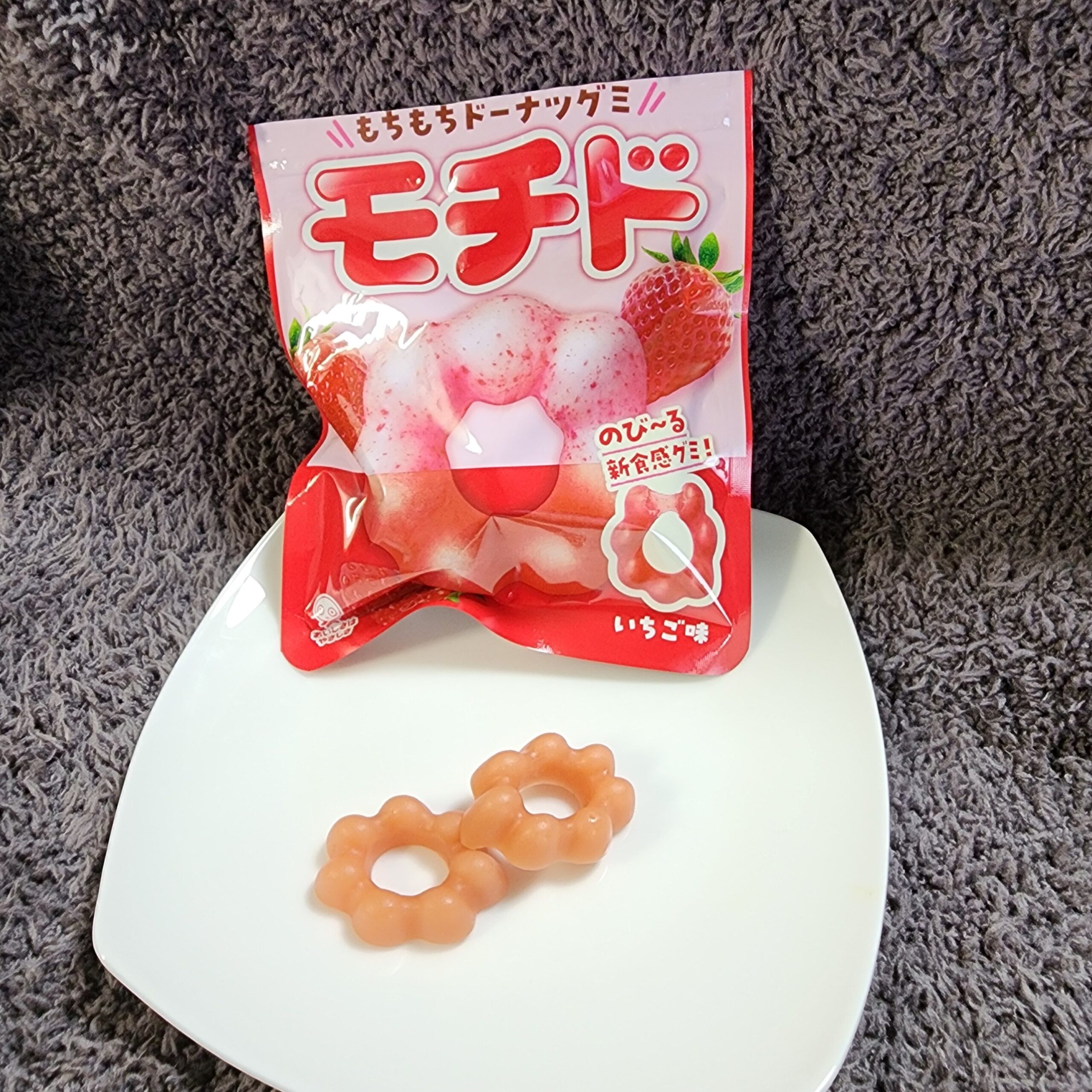 モチド いちご味はのびる感じが気持いいグミ